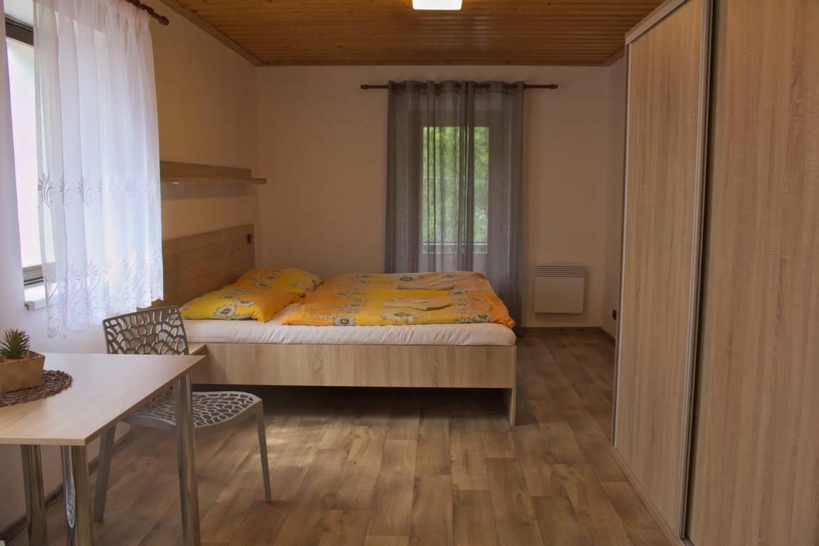 Penzion Hubert Mikulov v Krusnych Horach Extérieur photo